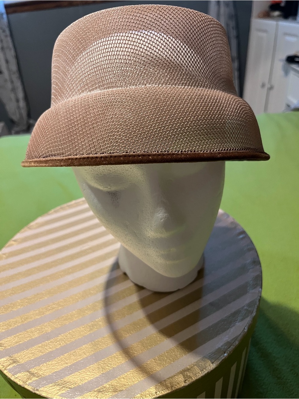 Vintage Mesh Cloche Hat Brown Tan Straw 1950s Summer Sun Hat. Tan mesh cloche h